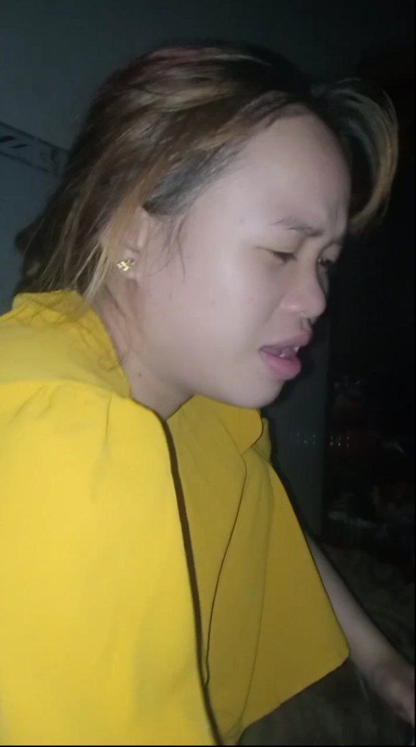 Cô ấy có một chút mỡ bụng và là người khá trầm tính. Ai có thể không yêu bộ ngực như thế này?